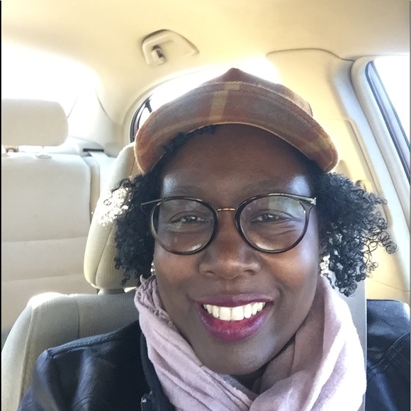 Meet your Posher, Vanessa - Picture 1 of 2